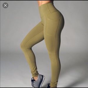 Buff Bunny Luna Leggings-Olive